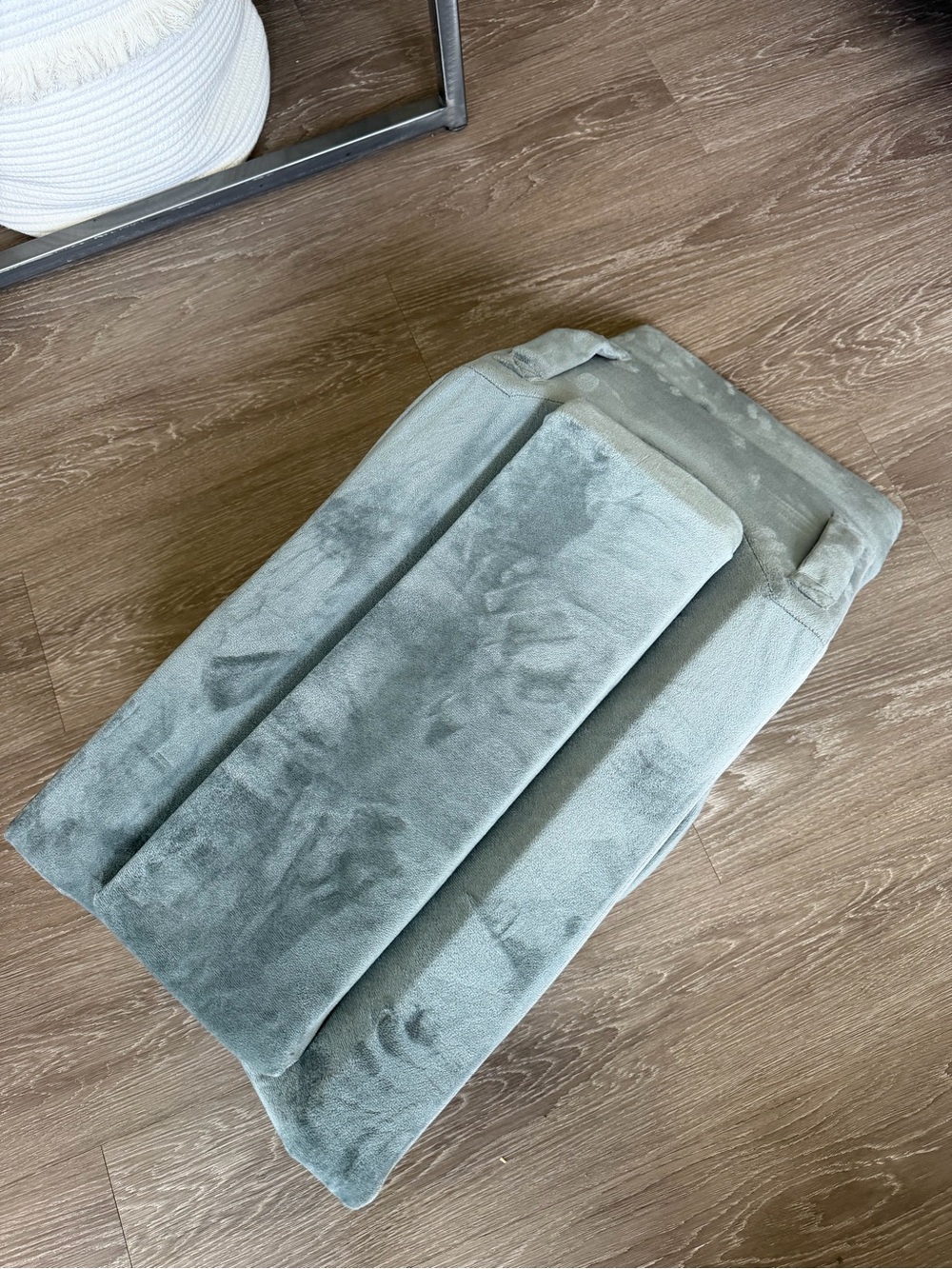 Knee Elevated Pillow Support Cushion Post Surgery - Picture 4 of 5